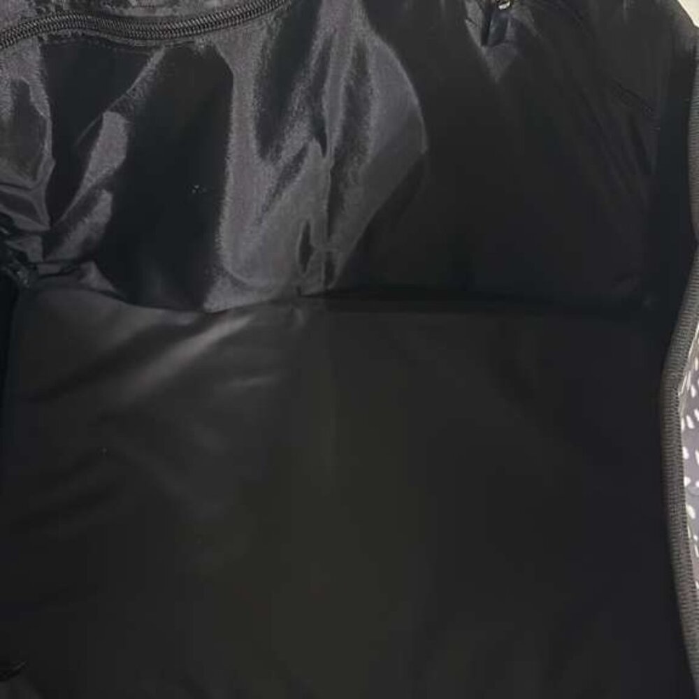 Brand New with Tags (NWT) Black & White Neoprene Tote and Matching Pouch Set! - Picture 8 of 10